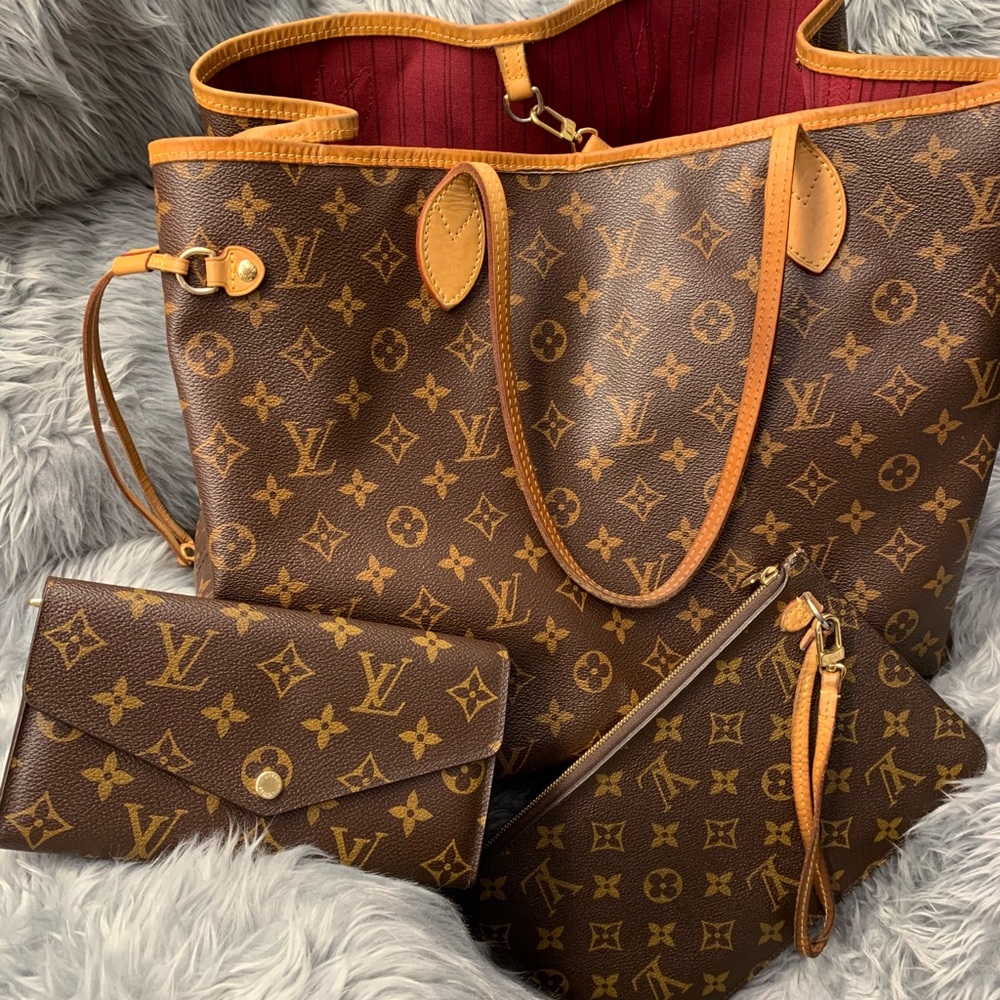 Louis Vuitton Never full Tote. Previously used.